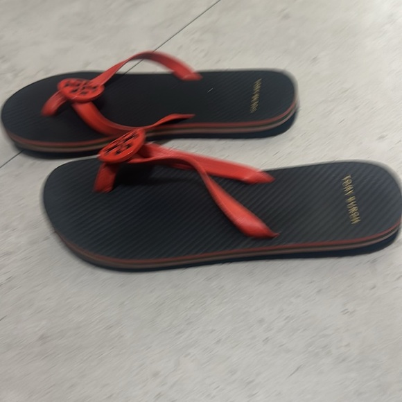 Tory Burch leather strap flip flops size 7 - Picture 2 of 5